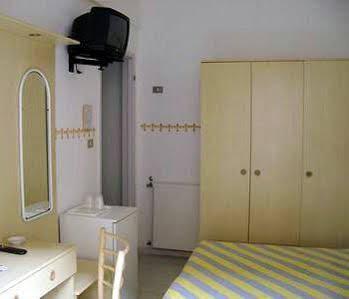 Hotel Giongo Spotorno Εξωτερικό φωτογραφία