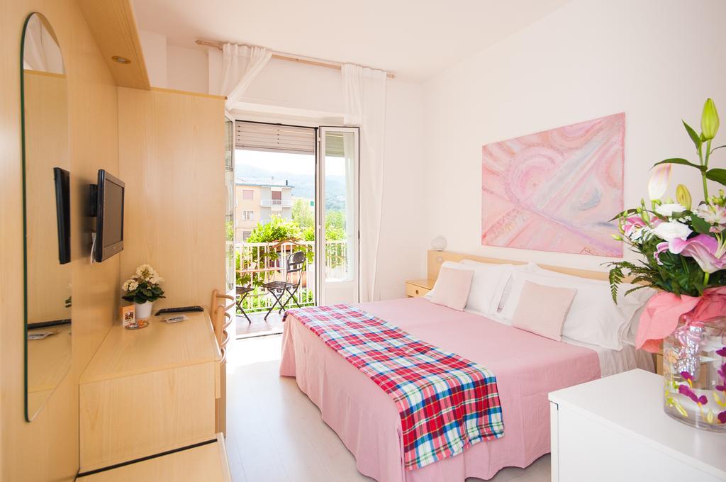Hotel Giongo Spotorno Εξωτερικό φωτογραφία