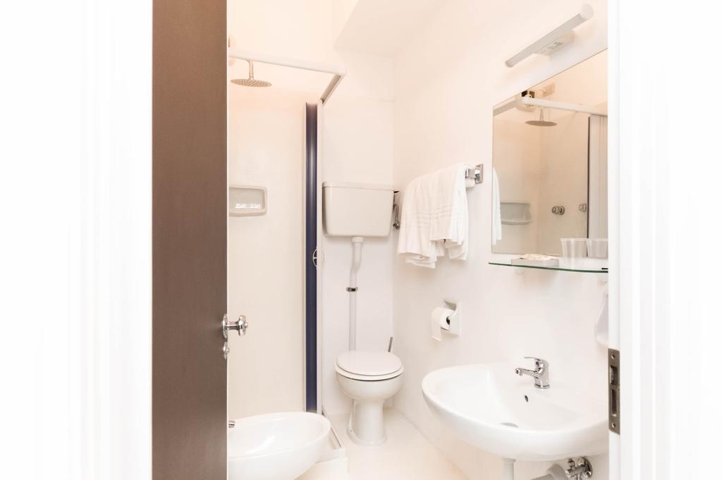 Hotel Giongo Spotorno Εξωτερικό φωτογραφία